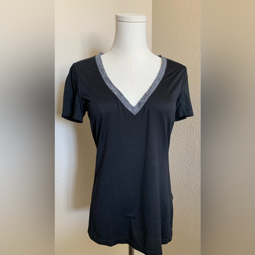 Lululemon Run: Energy SS VNeck Coal Gray Shirt Womens 6 Running Active